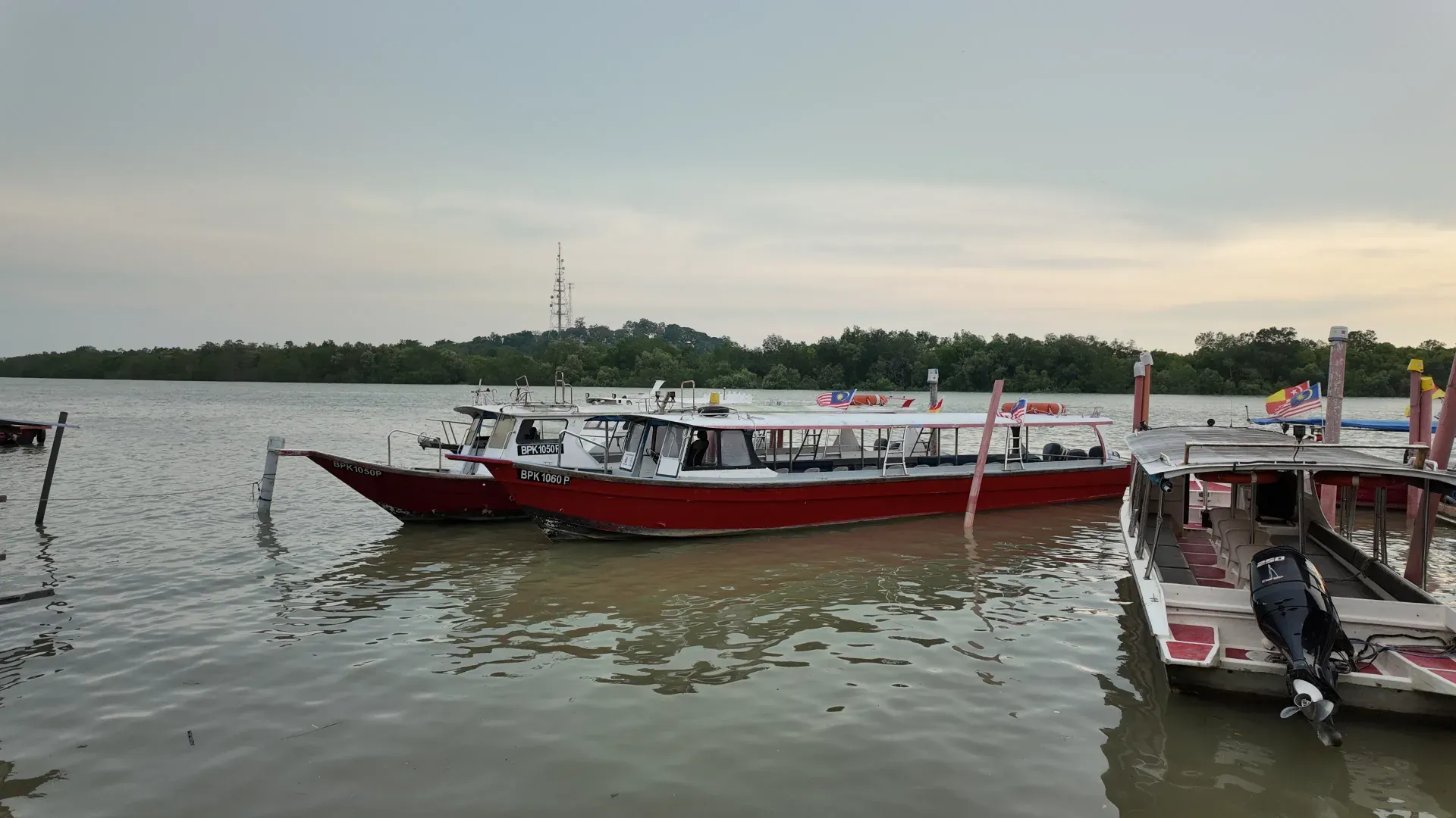 Boats at the Pasir Penambang jetty at dusk